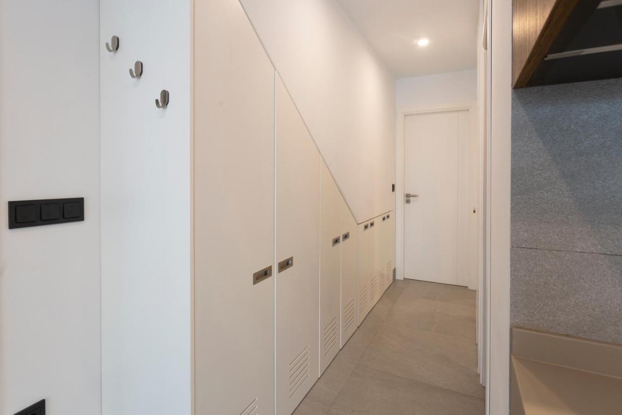 Apartamentos Bajeles Sevilla Urban Seville Exterior photo