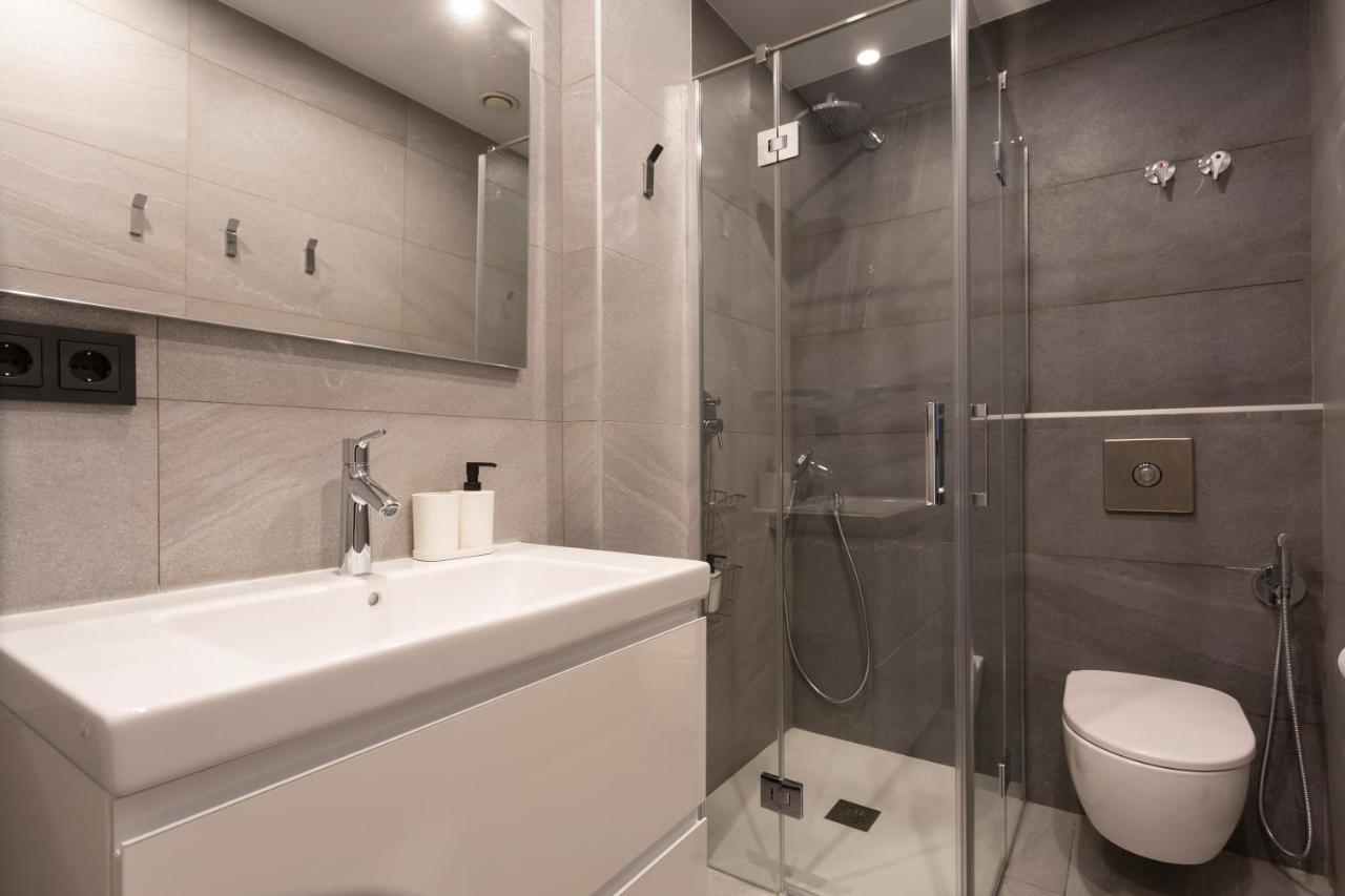 Apartamentos Bajeles Sevilla Urban Seville Exterior photo