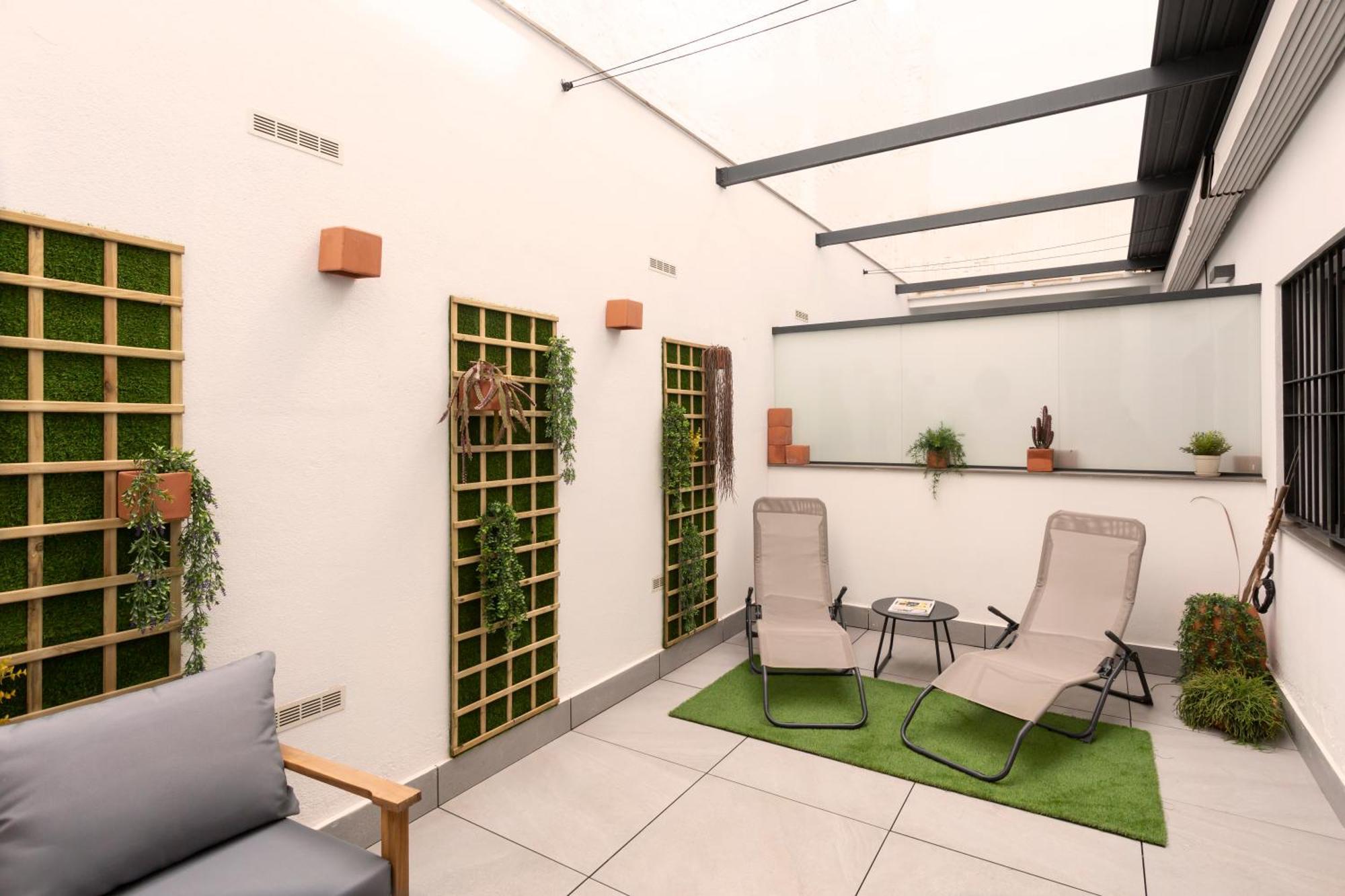 Apartamentos Bajeles Sevilla Urban Seville Exterior photo