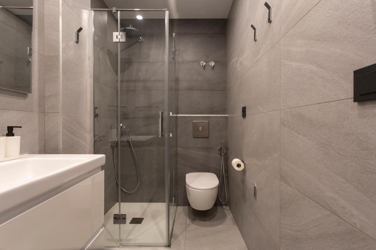 Apartamentos Bajeles Sevilla Urban Seville Exterior photo