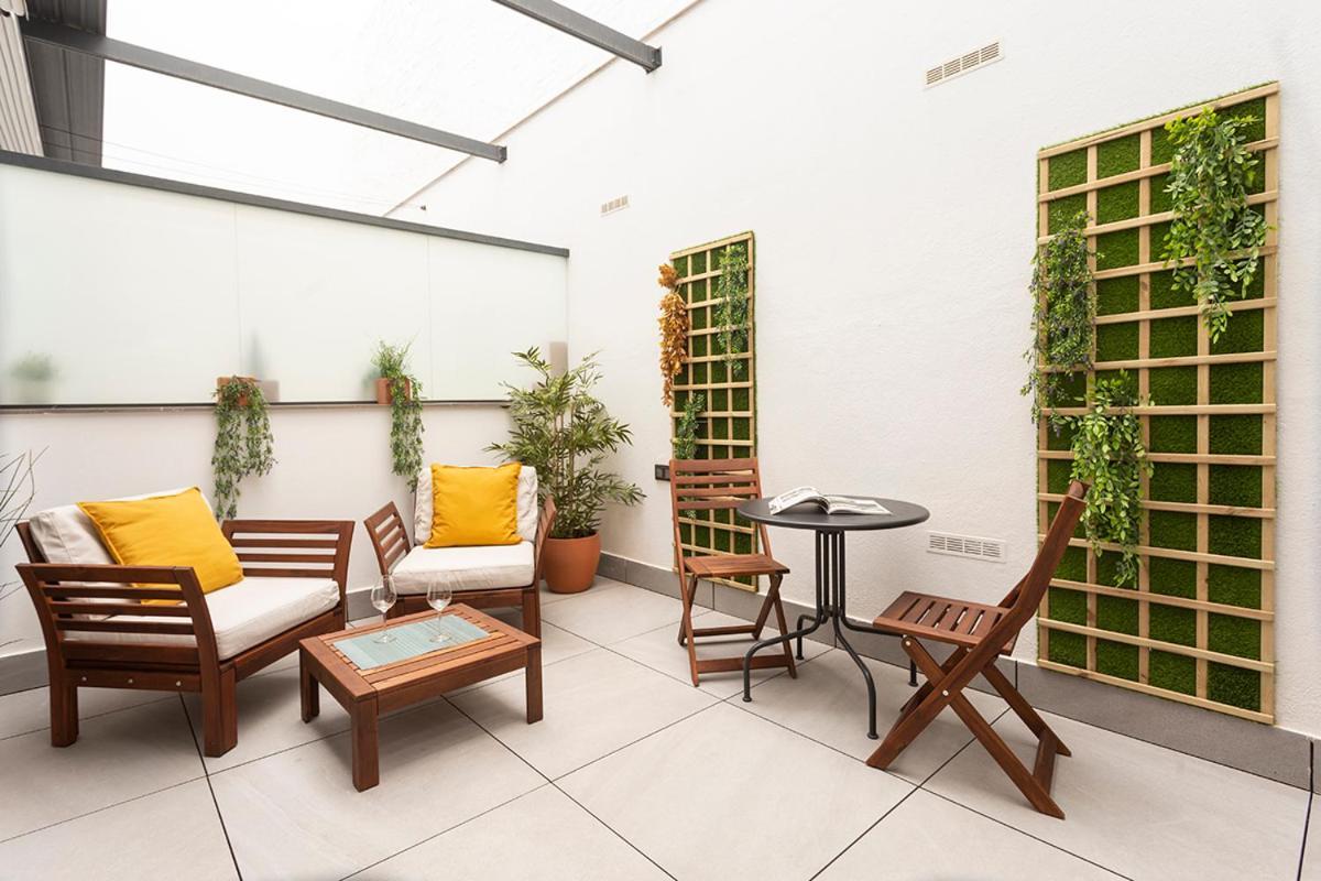 Apartamentos Bajeles Sevilla Urban Seville Exterior photo