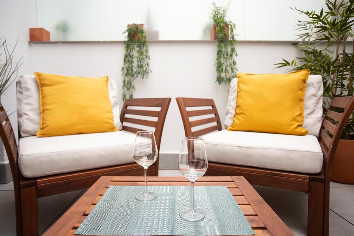 Apartamentos Bajeles Sevilla Urban Seville Exterior photo