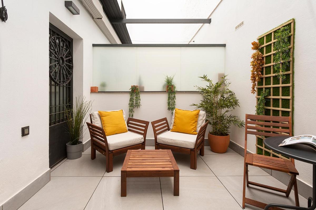 Apartamentos Bajeles Sevilla Urban Seville Exterior photo